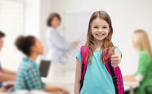 笑着笑着的女孩 拿着书包 举起大拇指学者微笑学生青春期快乐班级童年手势同学团体图片