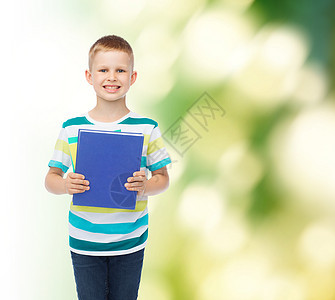 带着蓝书的笑笑小学生男孩青少年百科笔记本男生家庭作业生态学习教育绿色青春期图片