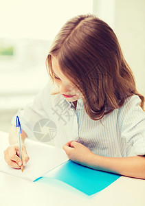 在校学生女生笔记本写作快乐青少年女学生家庭作业测试孩子女孩学习笔记班级图片