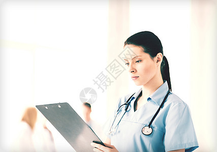 住院的女医生或护士卫生药品诊所实验室心脏病兽医外科检查医院女性图片