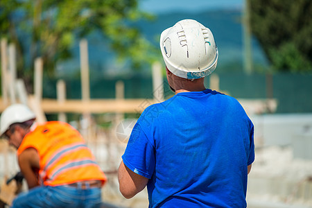 建筑工地的工人帽子劳动男性承包商商业安全建筑师男人财产建筑学图片