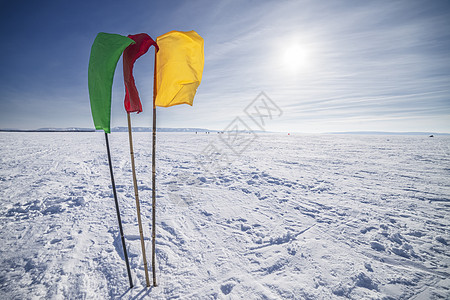 冬季天空背景的旗子公式行动优胜者路线竞赛课程滑雪下坡旗帜速度图片