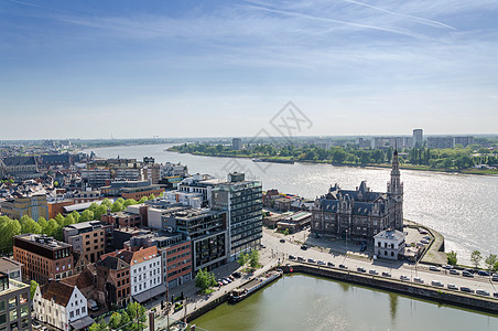 对比利时安特卫普市的空中巡视历史日出琥珀反面建筑学扫帚历史性大教堂房子城市图片