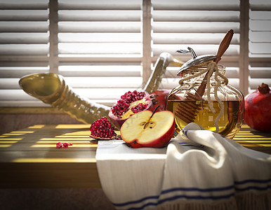 宗教节日配有苹果和石榴的蜂蜜罐食物信仰文化水果桌子传统派对玻璃喇叭愿望图片