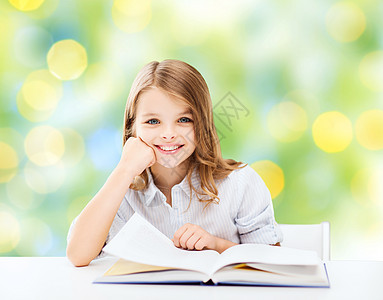 在校女生学生人数女微笑瞳孔图书馆童年教科书幼儿园学习家庭作业青春期小学生图片