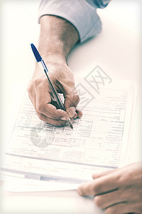 签署合同的男子导演职场男人保险教授教育工人商务考试公用事业图片