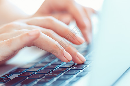 女性手或女办公室工作人员在键盘上打字职场秘书经理公司编程技术电脑工人数据互联网图片
