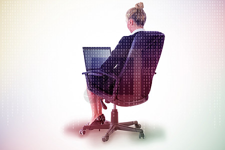 商业女商务人士用笔记本电脑坐在摇摇椅上的综合图像数字贮存计算机数据旋转数据库技术女士硬件人士图片