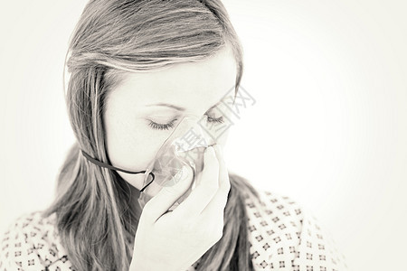 戴面罩的抑郁女性患者情况医疗镇静剂健康状况呼吸说谎呼吸器医院哮喘面具图片