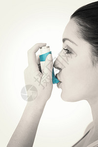 使用哮喘吸入器的妇女女性蓝色女士棕色头发呼吸黑发图片