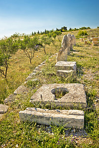 古老城镇阿塞里亚的石头文物图片