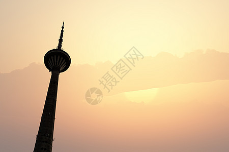 塔林电视塔晴天地平线假期太阳旅游首都日落技术城市环境图片