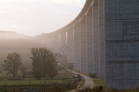 大高速公路管道匈牙利曲线路线立交桥艺术天空交通日落穿越商业流动图片