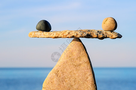 对对称平衡禅意冥想海岸石头温泉团体鹅卵石碎石支点金字塔形图片