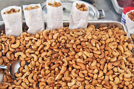 巴西在街头市场腰果公司坚果小吃食物水果营养市场腰果盐渍饮食种子图片
