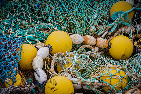 布列塔尼港的渔网和浮标齿轮蓝色商业港口海鲜绿色漂浮海洋图片