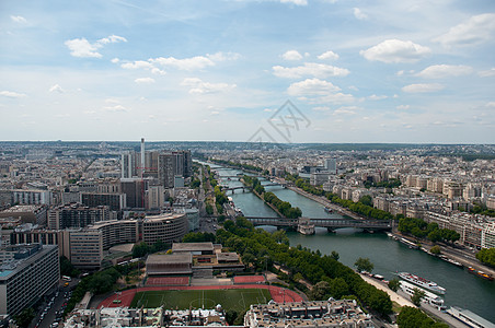 从巴黎埃菲尔铁塔 捕捉到的塞纳河汽车传统建筑物游客风景景观水路绿地旅行旅游图片