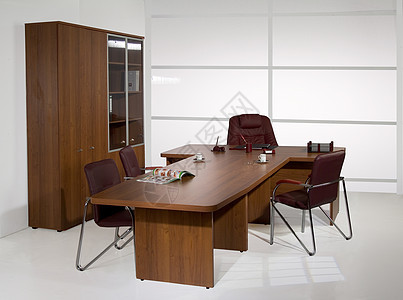 办公室家具房间摆设公司木头桌子职场椅子木板监视器管理人员图片
