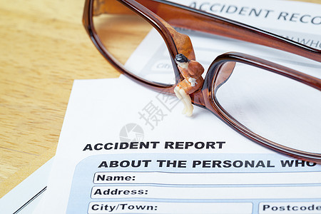 事故报告申请表及褐色信封和纸笔e文书生活眼镜碰撞合同卫生情况诊所保健医生图片