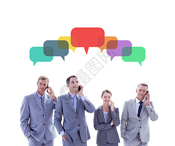 雇员使用其移动电话的复合图像图象团队人士男人生意人同事快乐女性沟通商务夹克图片
