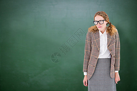 怪怪的时装女神综合形象 看上去很紧张夹克课堂黑板学校眼镜女性数字教育绿色极客图片