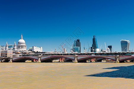 伦敦天际地标蓝色市中心建筑学办公室建筑金融天线摩天大楼城市图片