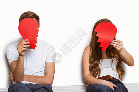 怀着破碎心碎的情侣女性离婚夫妻斗争男性损失情人婚姻危机红色图片