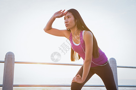 睡在舞厅的香湿合身的女人图片