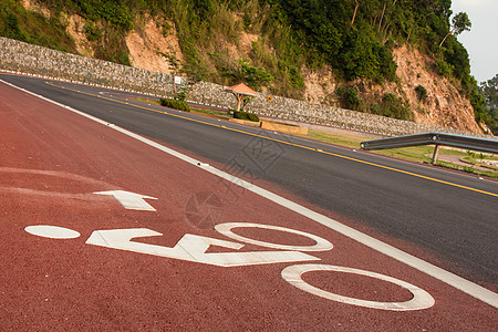自行车路标志牌交通沥青路线小路地面街道速度城市红色车道图片