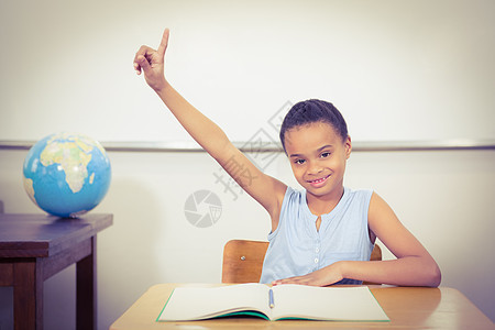 带着一只愤怒的手微笑的学生快乐课堂小学知识小学生瞳孔女性教育学习学校图片