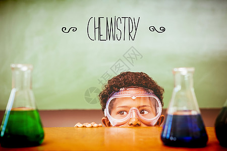 化学对抗男孩 在课堂上观看锥形酒瓶图片