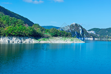 湖天空农场码头爬坡支撑海岸景观国家建筑学石头图片