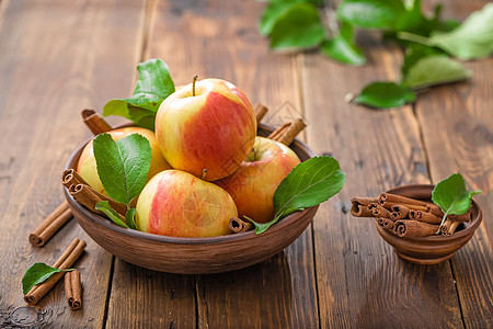 苹果桌子肉桂篮子甜点叶子饮食收成食物营养水果图片