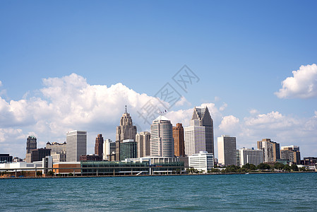 城市摩天大楼来自安大略温莎的底特律市中心的天线背景