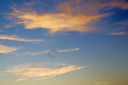 彩色天空中的日出白抽象背景颜色射线太阳天气精神晴天空气戏剧性墙纸场景天堂图片