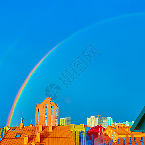 双彩横跨整个城市房子风景蓝色阳光季节下雨天气彩虹建筑风暴图片