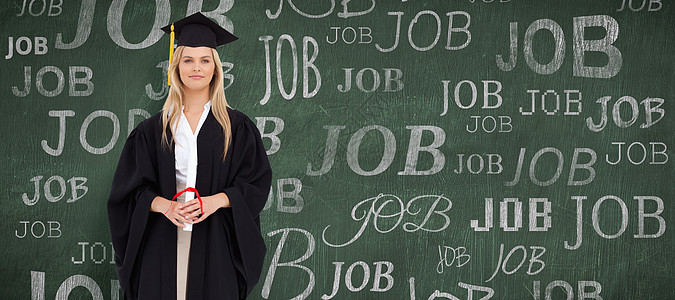 穿着毕业长袍的金发女学生的综合形象成就绿色就业长发女性大学学生微笑帽子证书图片