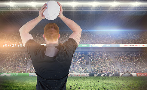 橄榄球选手的复合图像即将投出橄榄球运动黑色男人服装男性竞赛绿色竞技场竞技运动员图片