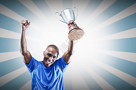 快乐运动员在握着奖杯时欢呼的喜乐运动员综合肖像灰色运动欣快感手臂服装拳头成就男性男人冠军图片