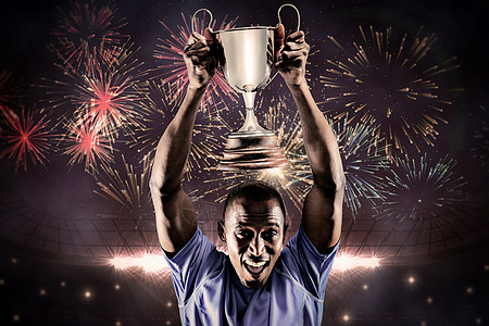 快乐运动员在握着奖杯时欢呼的喜乐运动员综合肖像男性体育场服装微笑聚光灯计算机欣快感绘图烟花手臂图片