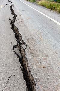 破碎的沥青路维修车道安全地面水泥风险腐败损害裂痕地震图片