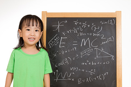 亚裔中国小女孩再次用配方的黑板幼儿园智力童年公式孩子孩子们天才学习女孩知识图片