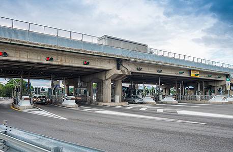 2015年10月2日 州际汽车翻车摊位入口天空车道交通现金街道旅行路线沥青图片