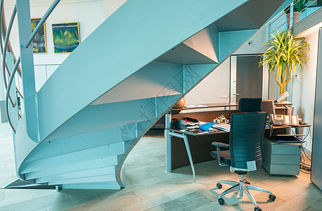 配备现代家具的内地办公室装饰地面奢华风格椅子商业白色木头玻璃工作图片