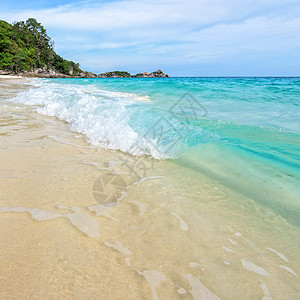 泰国西米兰国家公园的海滩和海浪天空海景泡沫海洋热带风景冲浪景点正方形旅游图片