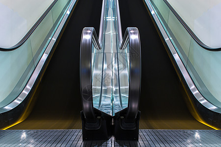 电动车移动室内建筑城市购物中心楼梯自动扶梯车站办公室商业电梯运输技术图片