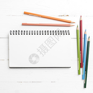 用彩色铅笔注纸学校白色笔记本记事本桌子笔记绘画床单软垫学生图片