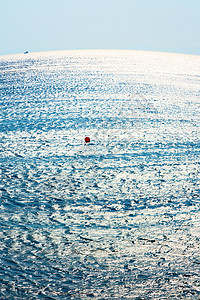 地中海冰川海洋中的泡沫和泡沫霜气泡地平线假期流动冲浪休息支撑海滨热带飞溅图片