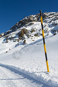 冬季阿尔卑斯山旅行高山顶峰小屋村庄小木屋雪堆森林房子娱乐图片