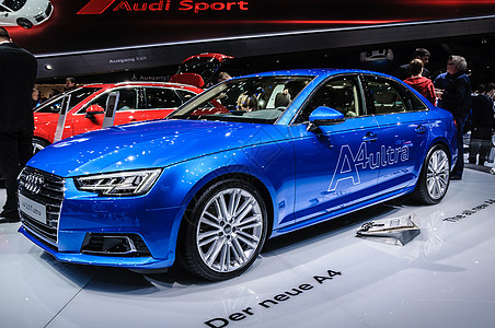 2015年6月 Audi A4 2 0 T特超值在宇航科学院Inte上展示运动制造商蓝色速度运输力量展览赛车沙龙预览图片